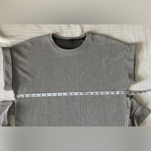 Express Black and White Short Sleeve Tie Front Blouse - Picture 6 of 7